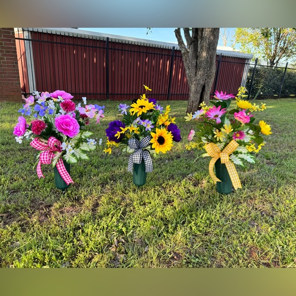 Cemetery Vases - Picture 1 of 1
